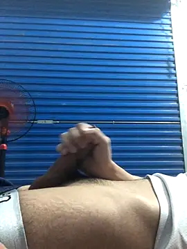 Snapshot of liamhn2k4 chatting on October 18, 2025, 2:30 pm liamhn2k4 online show from October 18, 2025, 2:30 pm