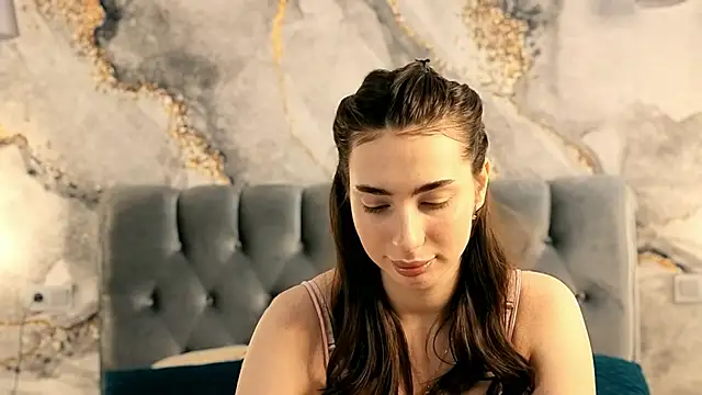 Chloewilldd online show from October 22, 2025, 6:18 pm