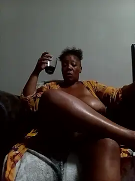 boobsqueenxo online show from February 17, 2026, 9:12 pm