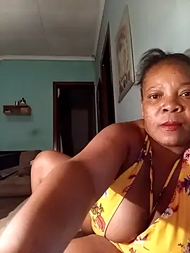 boobsqueenxo online show from February 5, 2026, 6:04 pm