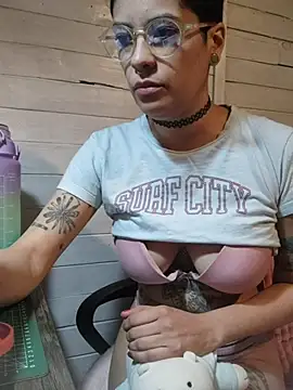 Snapshot of Natimiau chatting on October 28, 2025, 4:50 pm Natimiau online show from October 28, 2025, 4:50 pm