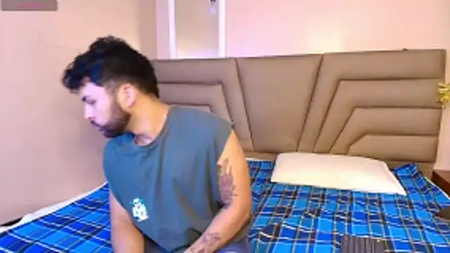 jadeandsamuel online show from November 26, 2025, 4:56 am