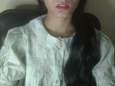 Snapshot of Shezi_N chatting on July 23, 2026, 3:30 pm Shezi N online show from July 23, 2026, 3:30 pm