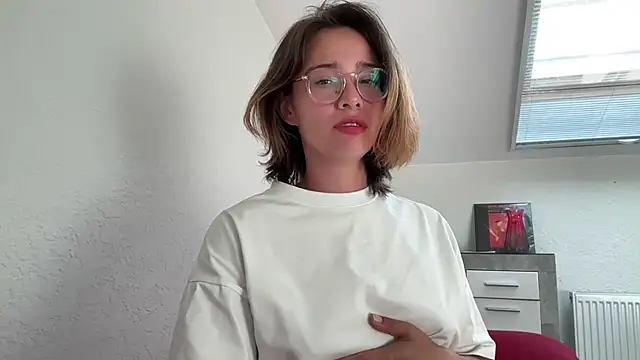 Snapshot of WillHannah chatting on July 8, 2026, 2:40 pm WillHannah online show from July 8, 2026, 2:40 pm