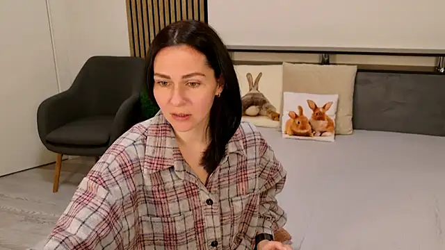 DitaNoir online show from April 14, 2026, 5:56 am