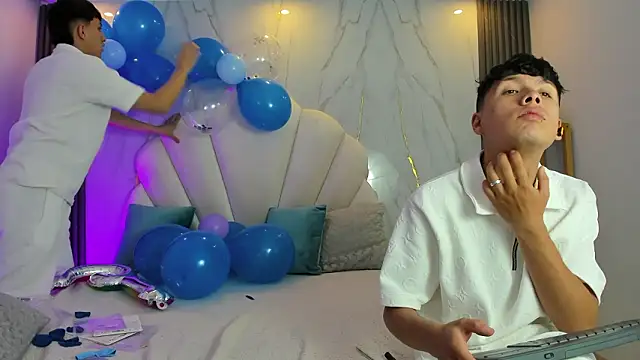 Snapshot of hoot_booys_ chatting on February 19, 2026, 9:01 pm hoot booys online show from February 19, 2026, 9:01 pm