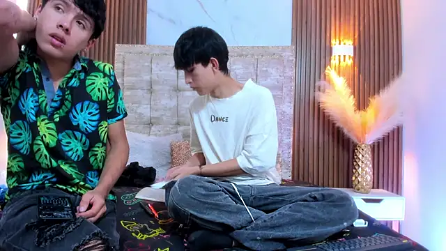 Snapshot of hoot_booys_ chatting on November 19, 2025, 8:09 pm hoot booys online show from November 19, 2025, 8:09 pm