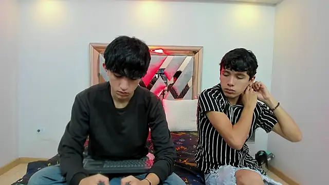 Snapshot of hoot_booys_ chatting on November 24, 2025, 7:58 pm hoot booys online show from November 24, 2025, 7:58 pm