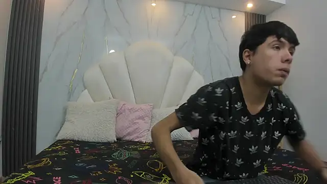 Snapshot of hoot_booys_ chatting on November 28, 2025, 7:47 pm hoot booys online show from November 28, 2025, 7:47 pm