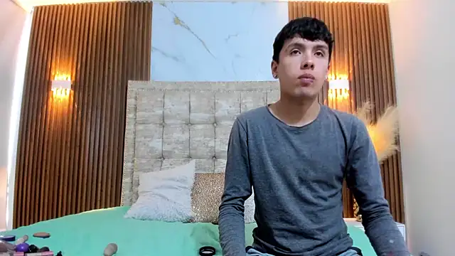 Snapshot of hoot_booys_ chatting on October 25, 2025, 8:09 pm hoot booys online show from October 25, 2025, 8:09 pm