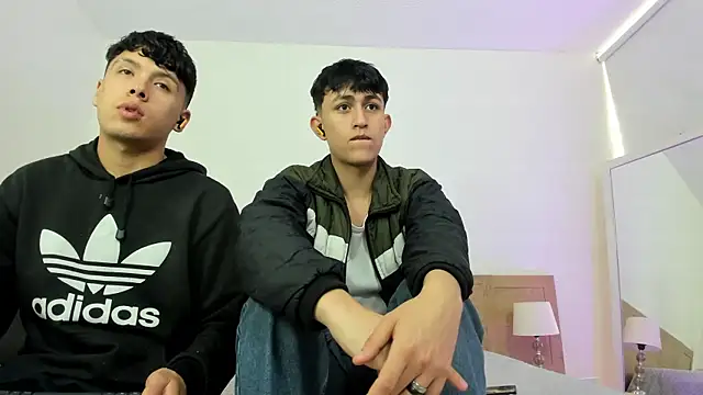 Snapshot of hoot_booys_ chatting on February 15, 2026, 7:57 pm hoot booys online show from February 15, 2026, 7:57 pm