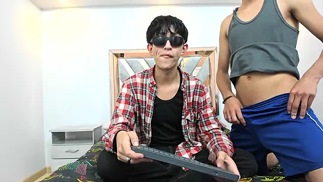 Snapshot of hoot_booys_ chatting on November 13, 2025, 8:13 pm hoot booys online show from November 13, 2025, 8:13 pm