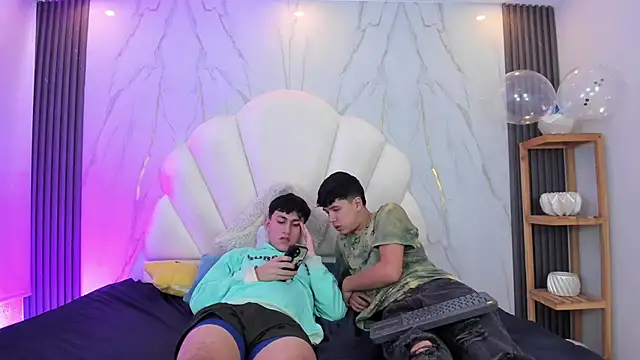 Snapshot of hoot_booys_ chatting on February 24, 2026, 6:09 pm hoot booys online show from February 24, 2026, 6:09 pm