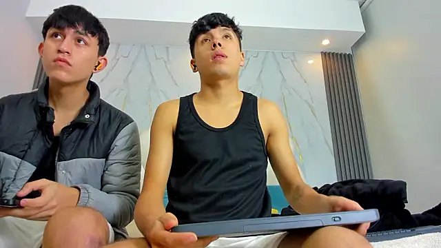 hoot booys  online show from March 11, 2026, 4:06 am