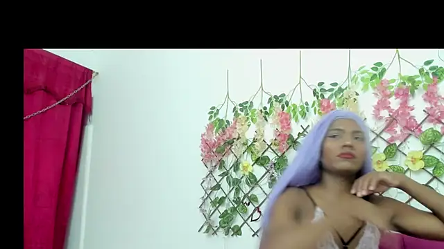 stefany bitch online show from October 22, 2025, 1:32 pm