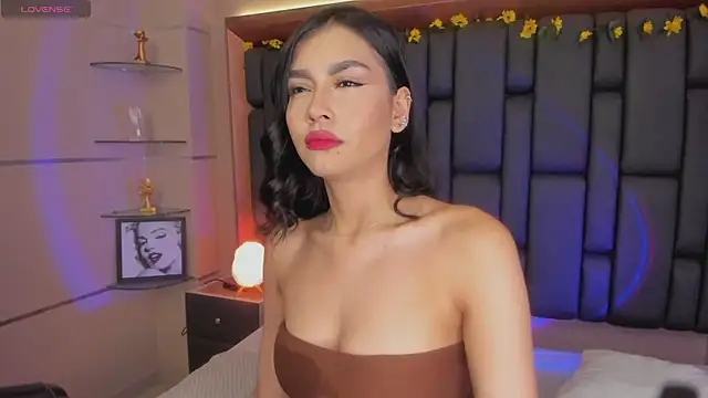 TanyaBello online show from November 28, 2025, 1:11 pm