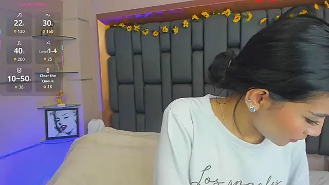 TanyaBello online show from December 18, 2025, 1:26 pm