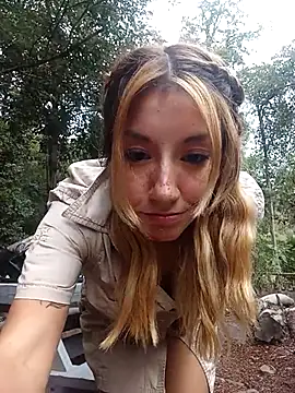 lilivalkova online show from April 17, 2026, 6:11 pm