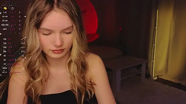 Snapshot of EvelynSin chatting on November 21, 2025, 12:26 pm EvelynSin online show from November 21, 2025, 12:26 pm