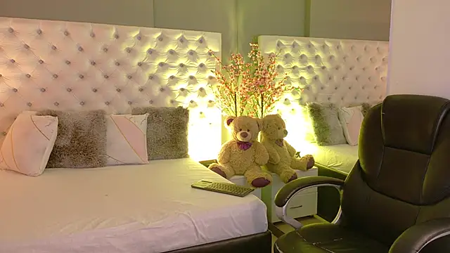 KathiaLuxe online show from November 14, 2025, 2:10 pm