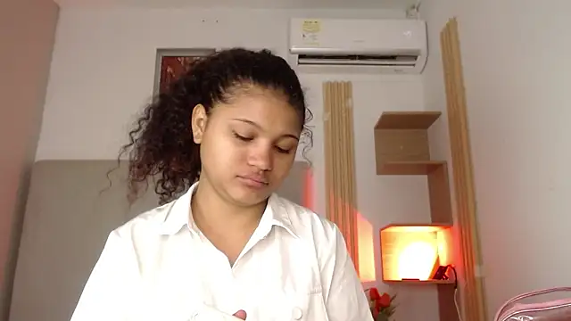 Snapshot of miel_alisha chatting on February 5, 2026, 11:50 am miel alisha online show from February 5, 2026, 11:50 am