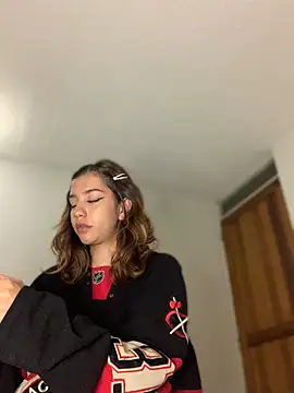 Snapshot of MiaaCute- chatting on February 25, 2026, 12:44 am MiaaCute- online show from February 25, 2026, 12:44 am