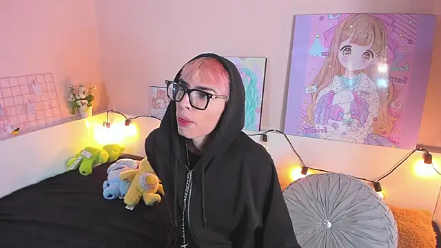 Strawberry Kitty  online show from November 8, 2025, 3:43 am