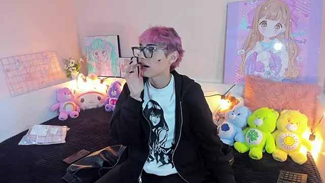 Strawberry Kitty  online show from November 30, 2025, 4:02 am