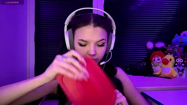 HanaMantanaDell online show from December 4, 2025, 4:17 pm