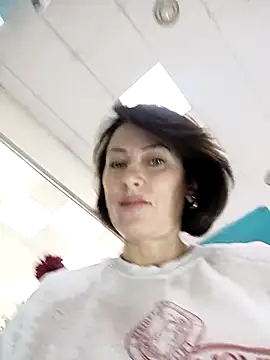 Luna 7777 online show from November 6, 2025, 1:04 pm