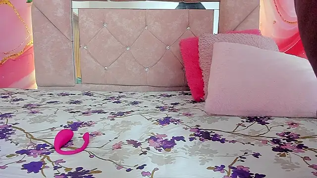 mia  blaze   online show from February 5, 2026, 3:02 am