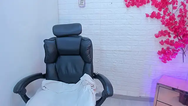 talialadyx online show from March 25, 2026, 3:00 pm