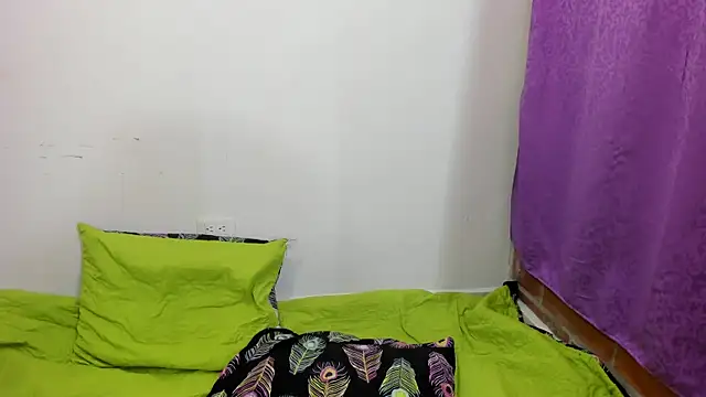 KYMBERLY0825 online show from April 18, 2026, 1:30 am