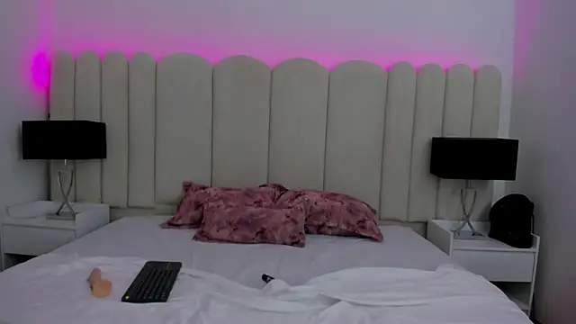 AuraSky  online show from November 20, 2025, 6:41 pm