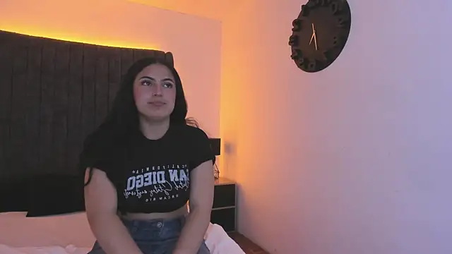 AuraSky  online show from October 28, 2025, 7:24 pm