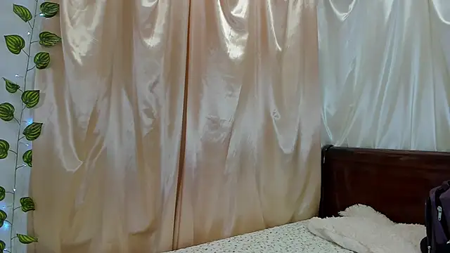 Milie yue online show from November 29, 2025, 2:06 pm