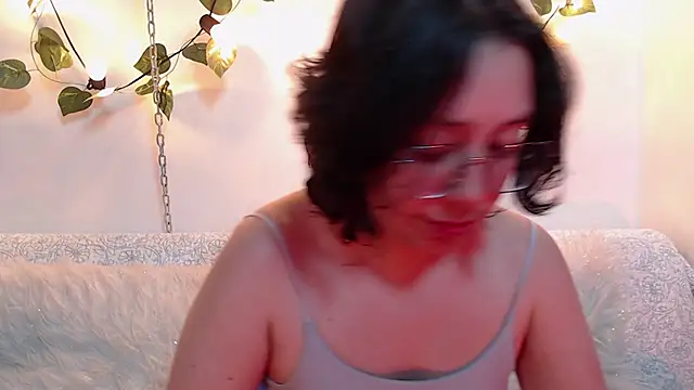 Milie yue online show from October 21, 2025, 3:06 am