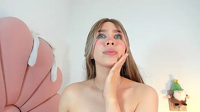 madeliin clerk online show from December 13, 2025, 8:04 pm