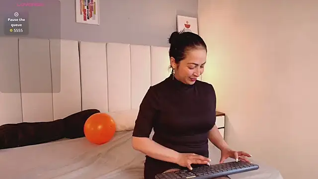 Alanawestt online show from November 5, 2025, 8:01 pm