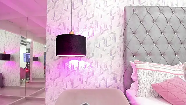 GabrielaSuarez online show from November 27, 2025, 5:57 pm