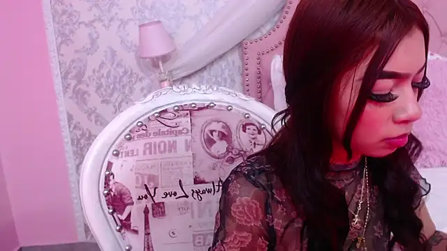 GabrielaSuarez online show from October 24, 2025, 2:05 pm