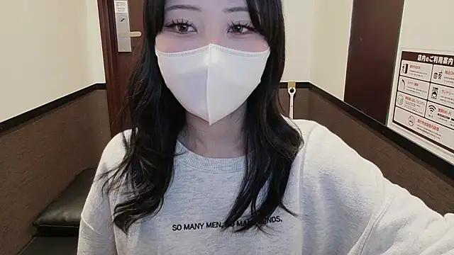 Snapshot of _Mirei_ chatting on November 18, 2025, 8:28 am Mirei online show from November 18, 2025, 8:28 am