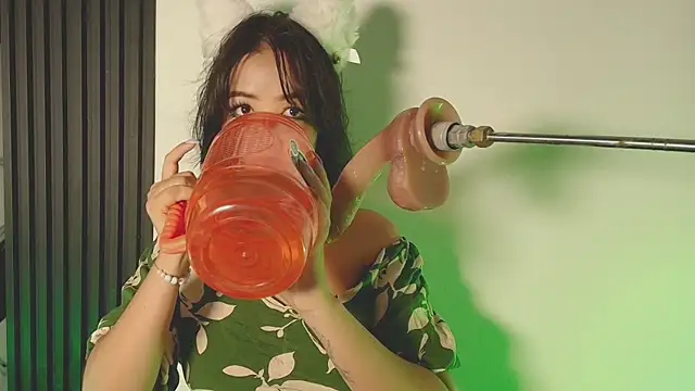 sophiie18 online show from November 12, 2025, 8:34 pm