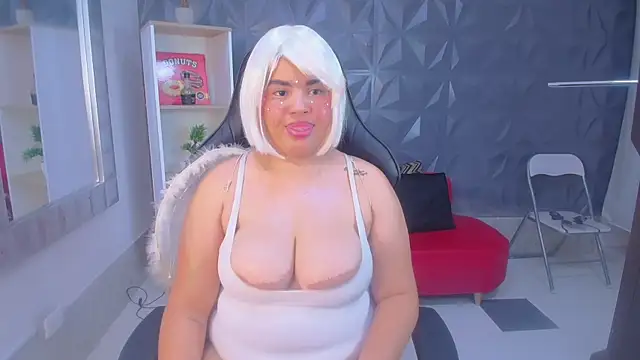 loaizalust1 online show from October 27, 2025, 5:47 pm