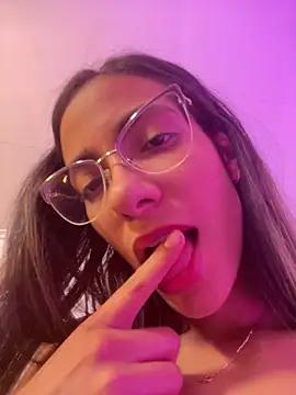 Snapshot of elegant__rouse chatting on February 3, 2026, 2:53 am elegant rouse online show from February 3, 2026, 2:53 am