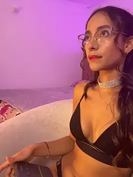 Snapshot of elegant__rouse chatting on February 7, 2026, 7:44 pm elegant rouse online show from February 7, 2026, 7:44 pm