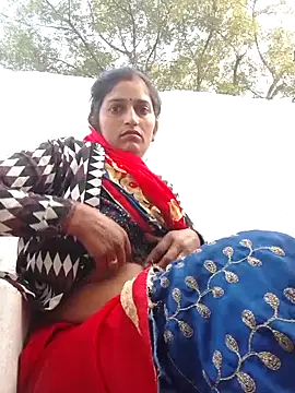 Snapshot of Pooja_shre chatting on November 14, 2025, 1:53 am Pooja shre online show from November 14, 2025, 1:53 am