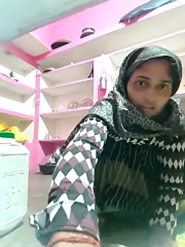 Snapshot of Pooja_shre chatting on December 19, 2025, 2:26 am Pooja shre online show from December 19, 2025, 2:26 am