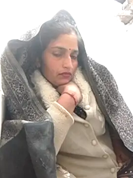 Snapshot of Pooja_shre chatting on November 23, 2025, 3:27 am Pooja shre online show from November 23, 2025, 3:27 am