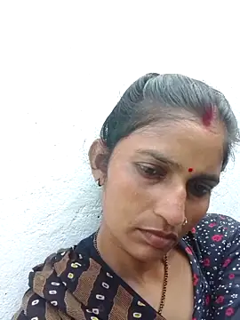 Snapshot of Pooja_shre chatting on November 3, 2025, 2:28 am Pooja shre online show from November 3, 2025, 2:28 am